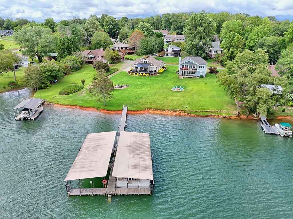 Hiawassee, Georgia, 30546, United States, 2 Bedrooms Bedrooms, ,3 BathroomsBathrooms,Residential,Active,1914769