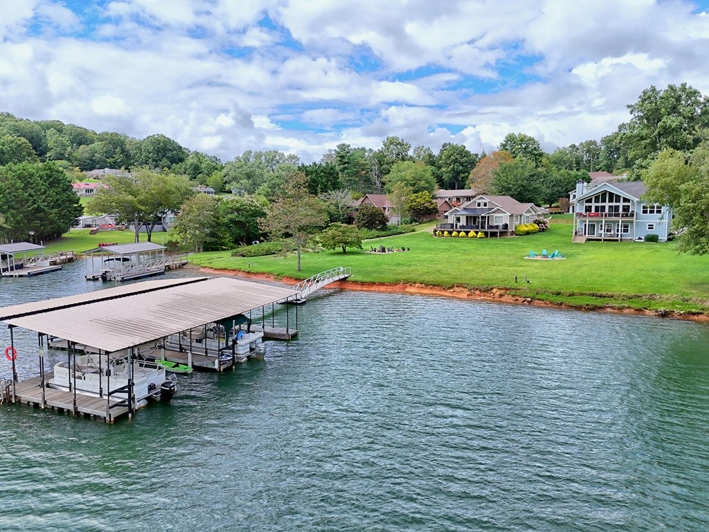 Hiawassee, Georgia, 30546, United States, 2 Bedrooms Bedrooms, ,3 BathroomsBathrooms,Residential,Active,1914769