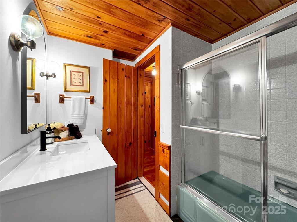 Robbinsville, North Carolina, 28771, United States, 6 Bedrooms Bedrooms, ,4 BathroomsBathrooms,Residential,Active,1764845