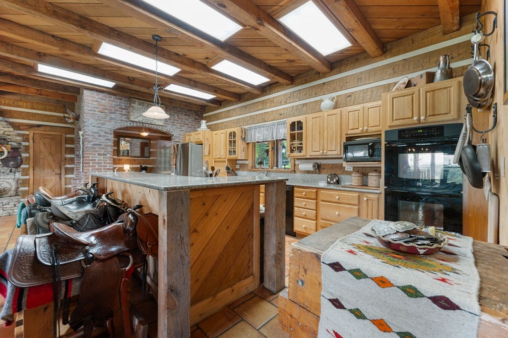 Warne, North Carolina, 28909, United States, 3 Bedrooms Bedrooms, ,3 BathroomsBathrooms,Residential,Active,1858681