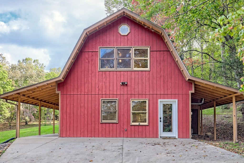 Warne, North Carolina, 28909, United States, 5 Bedrooms Bedrooms, ,6 BathroomsBathrooms,Residential,Active,1968111