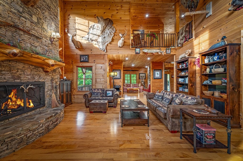 Brasstown, North Carolina, 28902, United States, 4 Bedrooms Bedrooms, ,5 BathroomsBathrooms,Residential,Active,1808288