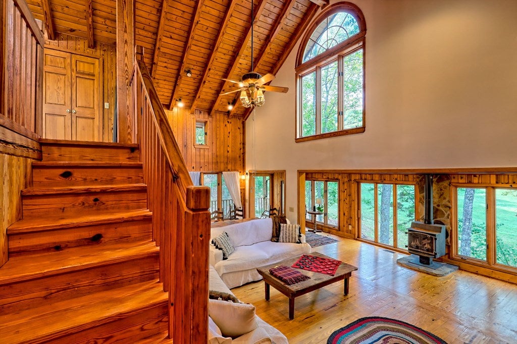 Warne, North Carolina, 28909, United States, 5 Bedrooms Bedrooms, ,6 BathroomsBathrooms,Residential,Active,1968111