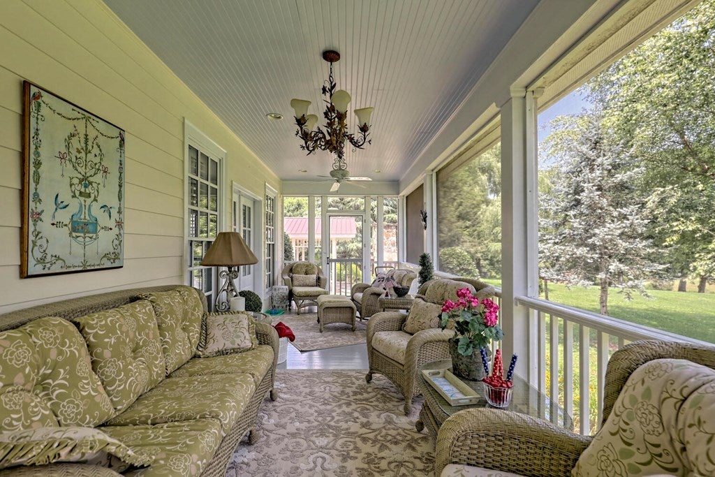 Young Harris, Georgia, 30582, United States, 4 Bedrooms Bedrooms, ,5 BathroomsBathrooms,Residential,Active,1945365