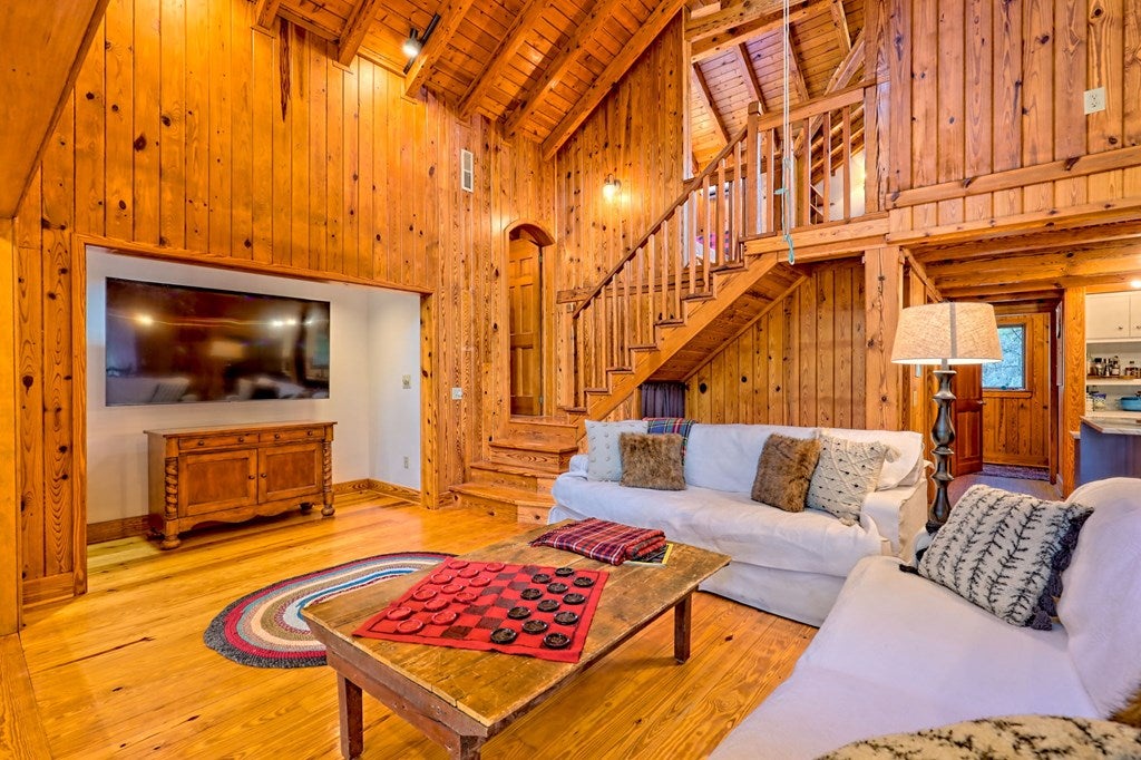 Warne, North Carolina, 28909, United States, 5 Bedrooms Bedrooms, ,6 BathroomsBathrooms,Residential,Active,1968111