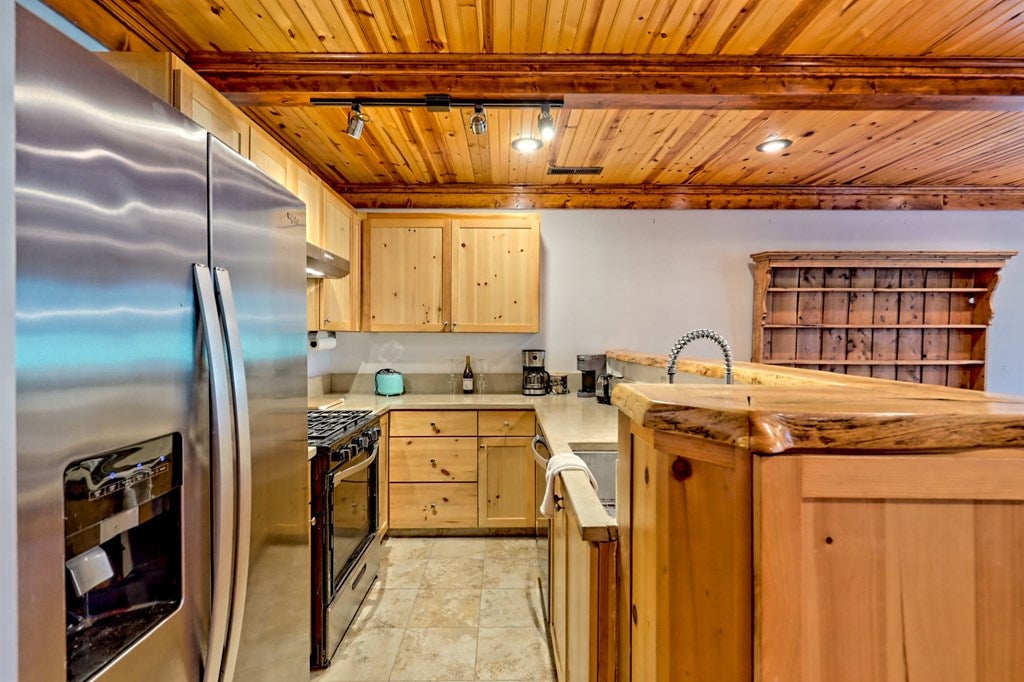 Warne, North Carolina, 28909, United States, 5 Bedrooms Bedrooms, ,6 BathroomsBathrooms,Residential,Active,1968111