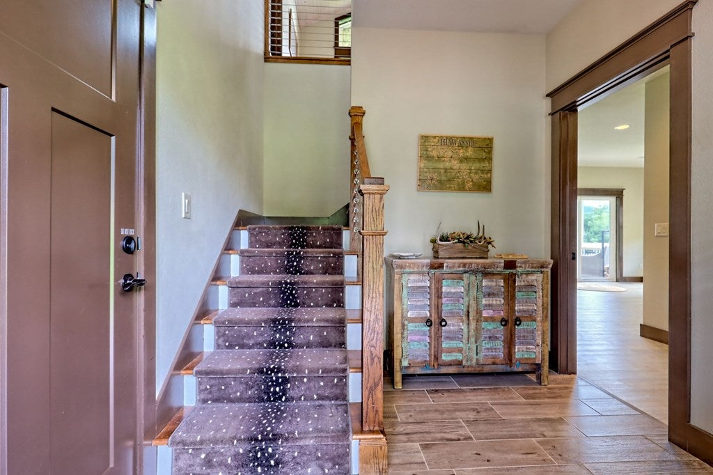 Hiawassee, Georgia, 30546, United States, 2 Bedrooms Bedrooms, ,3 BathroomsBathrooms,Residential,Active,1914769