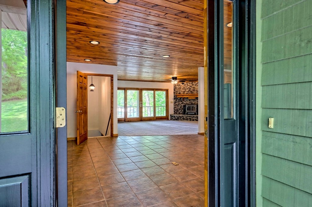 Hiawassee, Georgia, 30546, United States, ,3 BathroomsBathrooms,Residential,Active,1790284