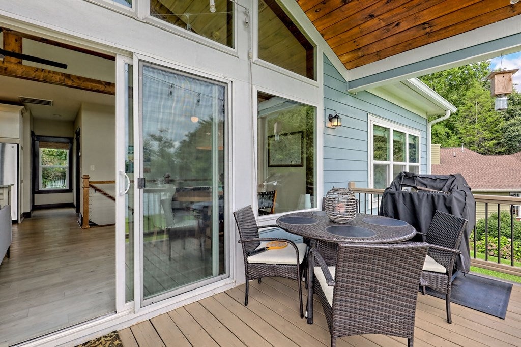 Hiawassee, Georgia, 30546, United States, 2 Bedrooms Bedrooms, ,3 BathroomsBathrooms,Residential,Active,1914769