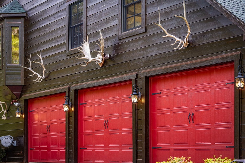 Brasstown, North Carolina, 28902, United States, 4 Bedrooms Bedrooms, ,5 BathroomsBathrooms,Residential,Active,1808288