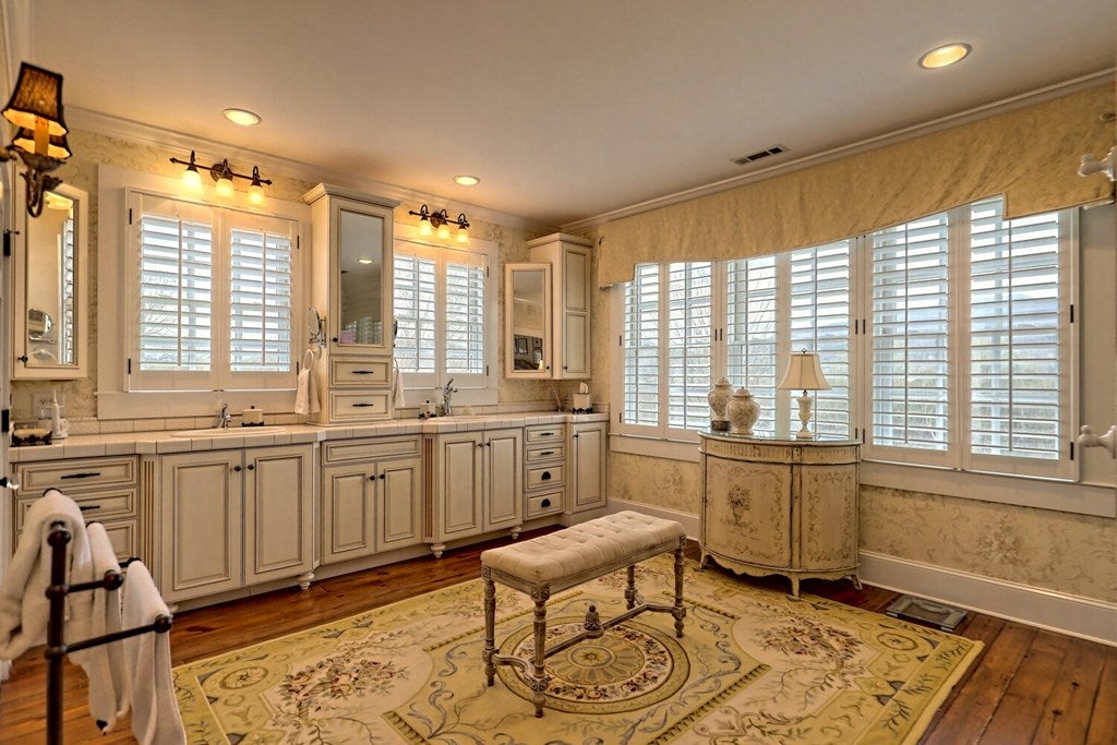 Young Harris, Georgia, 30582, United States, 4 Bedrooms Bedrooms, ,5 BathroomsBathrooms,Residential,Active,1945365