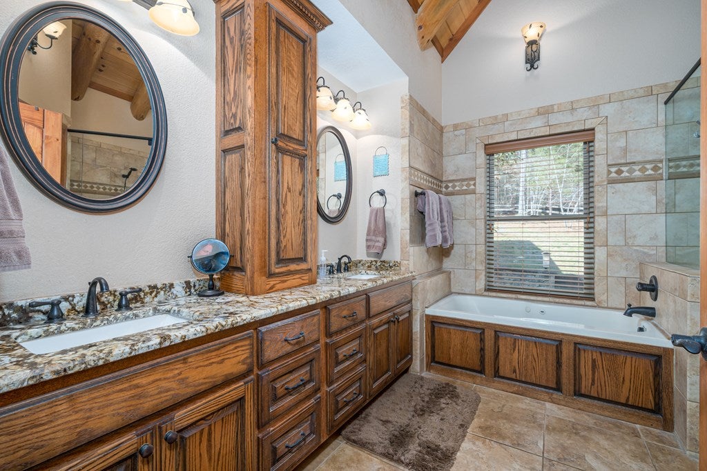 Murphy, North Carolina, 28906, United States, 4 Bedrooms Bedrooms, ,7 BathroomsBathrooms,Residential,Active,1748806