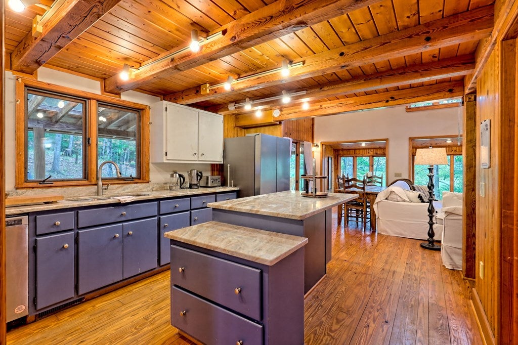 Warne, North Carolina, 28909, United States, 5 Bedrooms Bedrooms, ,6 BathroomsBathrooms,Residential,Active,1968111