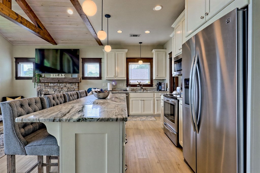 Hiawassee, Georgia, 30546, United States, 2 Bedrooms Bedrooms, ,3 BathroomsBathrooms,Residential,Active,1914769
