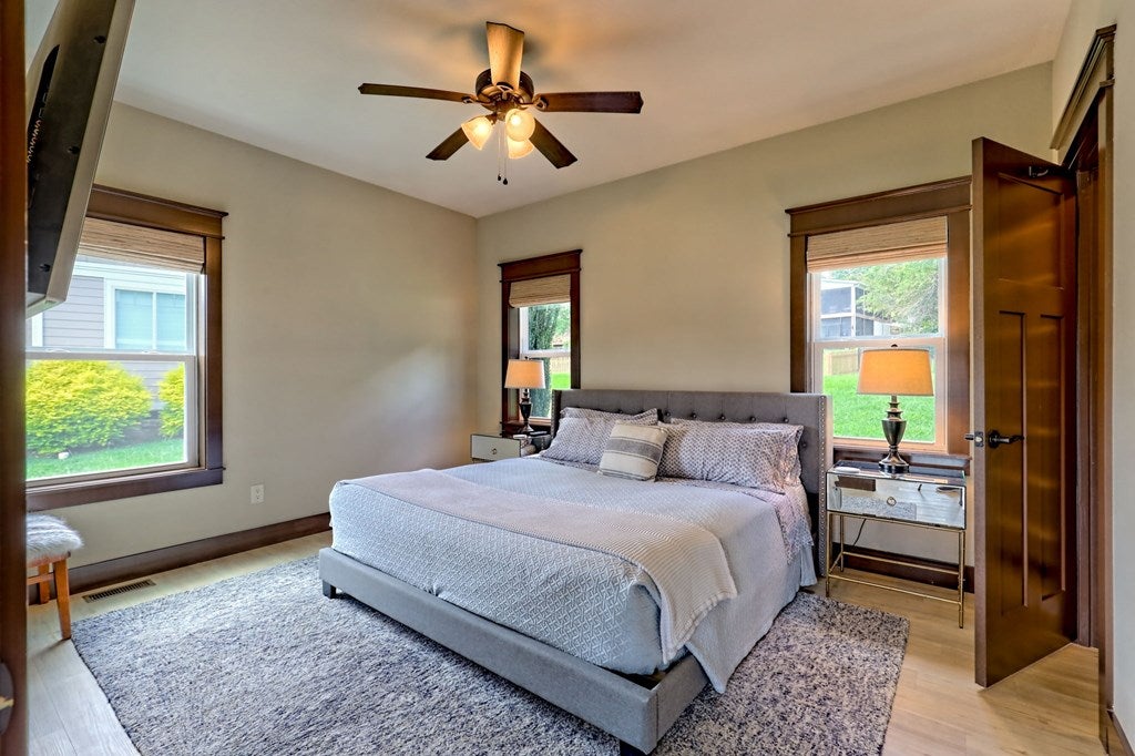 Hiawassee, Georgia, 30546, United States, 2 Bedrooms Bedrooms, ,3 BathroomsBathrooms,Residential,Active,1914769