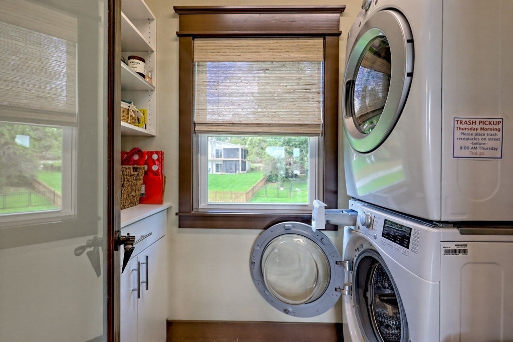 Hiawassee, Georgia, 30546, United States, 2 Bedrooms Bedrooms, ,3 BathroomsBathrooms,Residential,Active,1914769