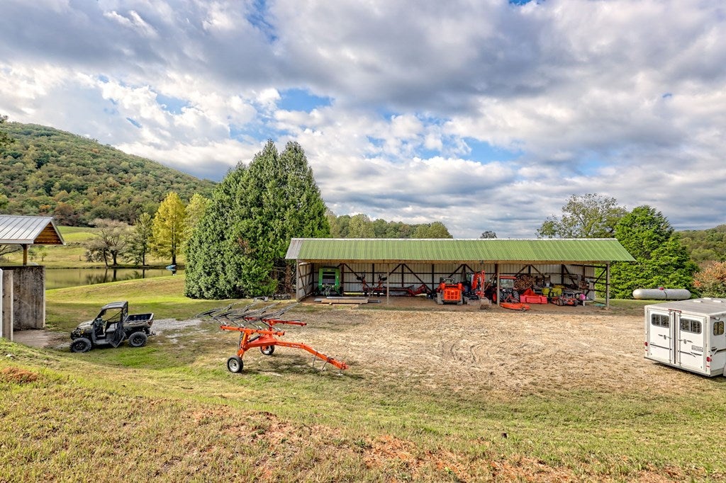 Warne, North Carolina, 28909, United States, 5 Bedrooms Bedrooms, ,6 BathroomsBathrooms,Residential,Active,1968111