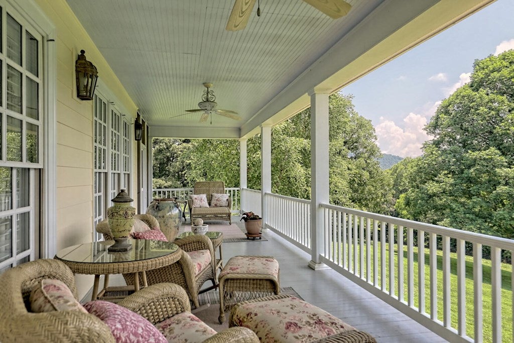 Young Harris, Georgia, 30582, United States, 4 Bedrooms Bedrooms, ,5 BathroomsBathrooms,Residential,Active,1945365