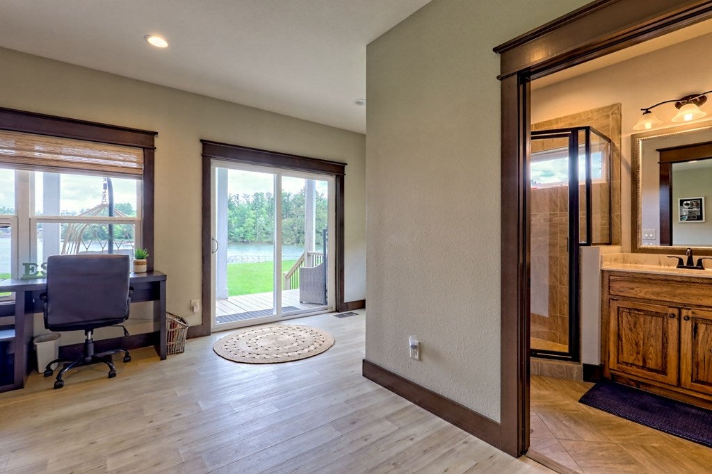 Hiawassee, Georgia, 30546, United States, 2 Bedrooms Bedrooms, ,3 BathroomsBathrooms,Residential,Active,1914769