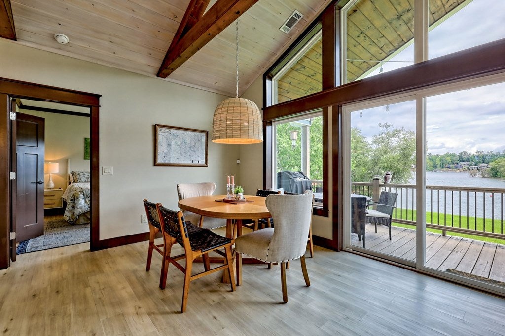 Hiawassee, Georgia, 30546, United States, 2 Bedrooms Bedrooms, ,3 BathroomsBathrooms,Residential,Active,1914769