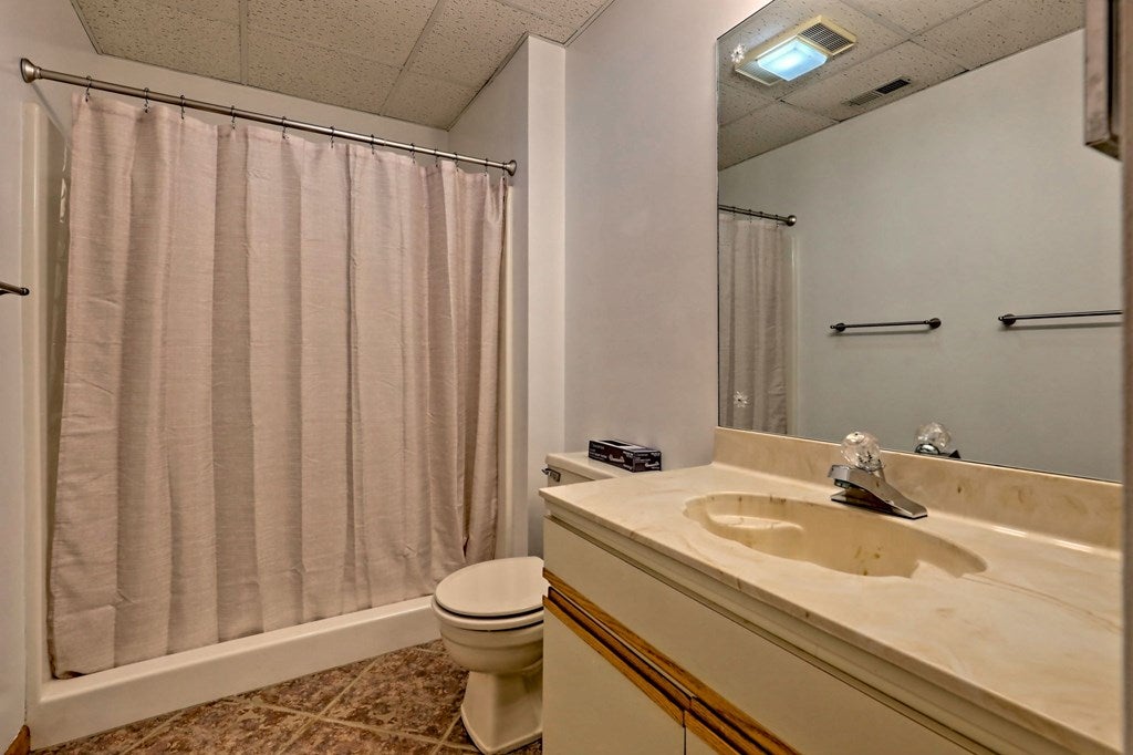 Hiawassee, Georgia, 30546, United States, ,3 BathroomsBathrooms,Residential,Active,1790284