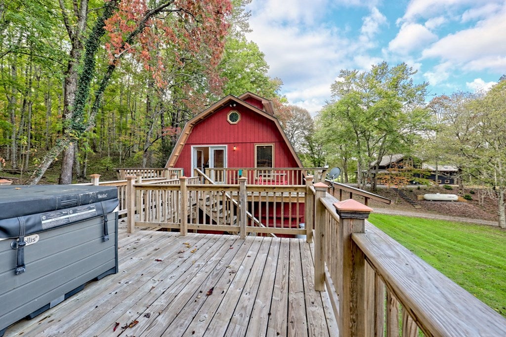 Warne, North Carolina, 28909, United States, 5 Bedrooms Bedrooms, ,6 BathroomsBathrooms,Residential,Active,1968111