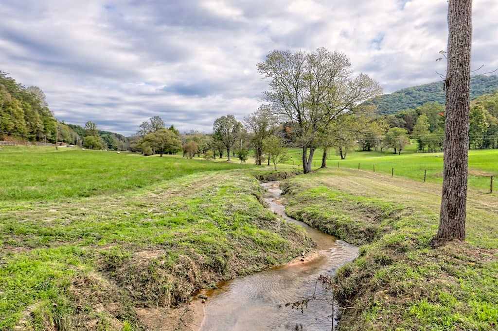 Warne, North Carolina, 28909, United States, 5 Bedrooms Bedrooms, ,6 BathroomsBathrooms,Residential,Active,1968111