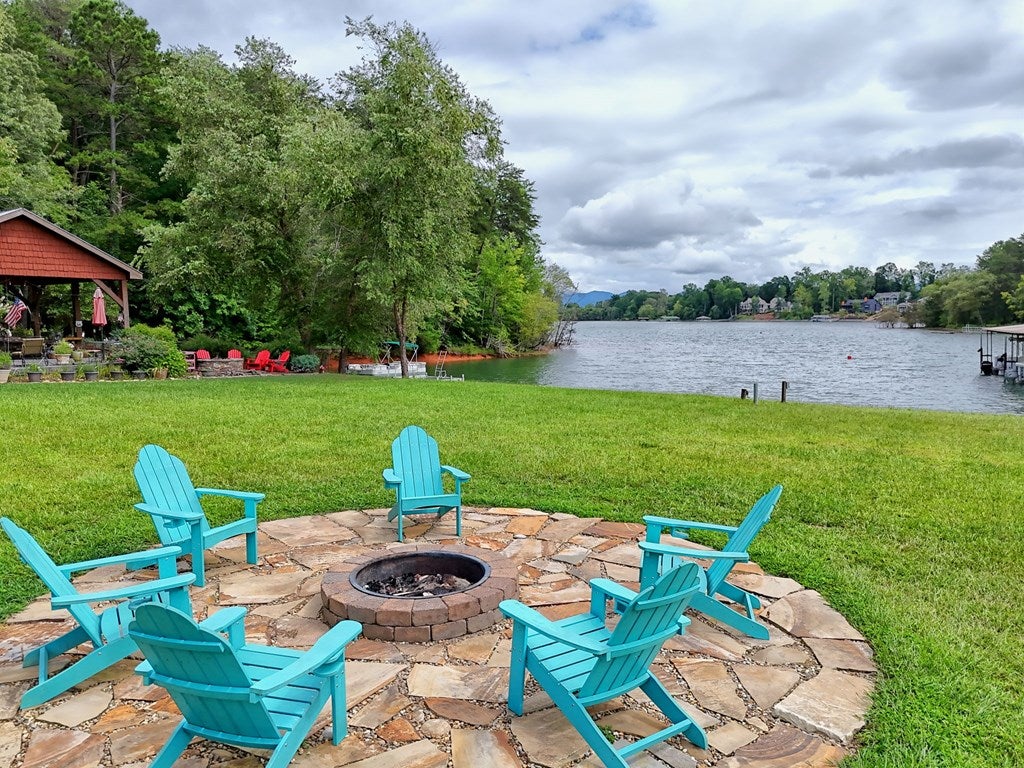 Hiawassee, Georgia, 30546, United States, 2 Bedrooms Bedrooms, ,3 BathroomsBathrooms,Residential,Active,1914769