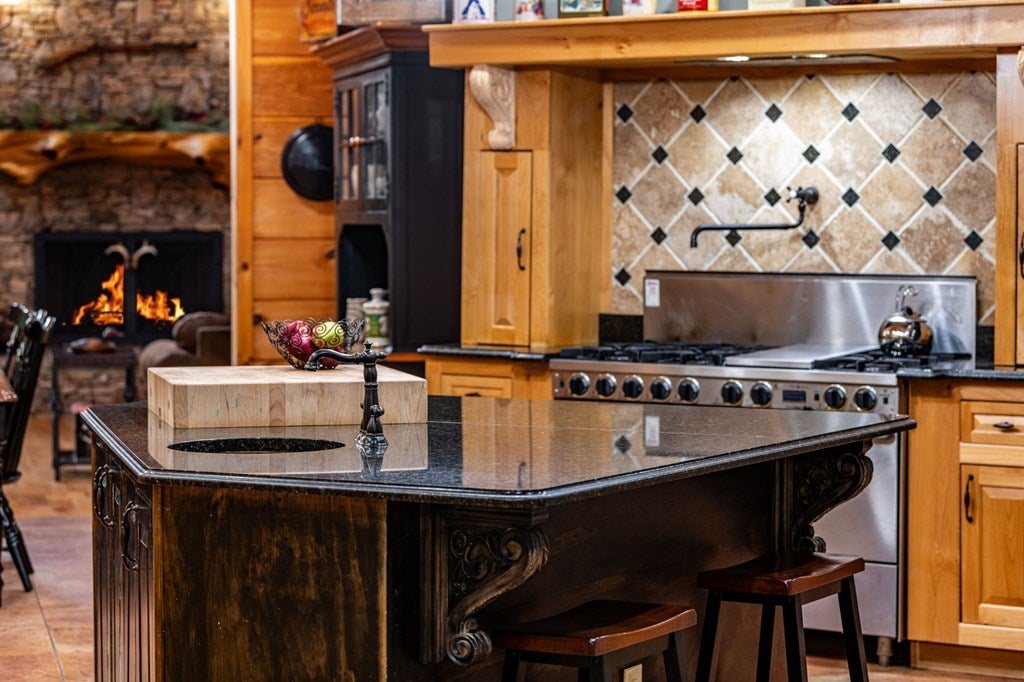 Brasstown, North Carolina, 28902, United States, 4 Bedrooms Bedrooms, ,5 BathroomsBathrooms,Residential,Active,1808288