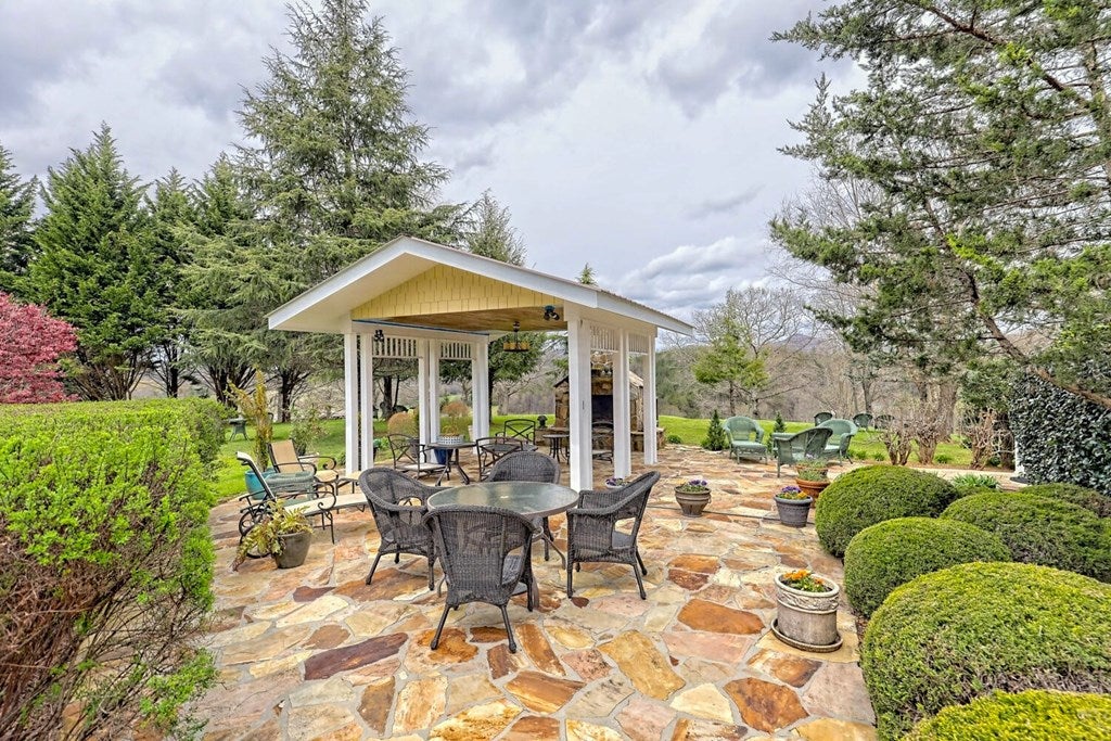 Young Harris, Georgia, 30582, United States, 4 Bedrooms Bedrooms, ,5 BathroomsBathrooms,Residential,Active,1945365