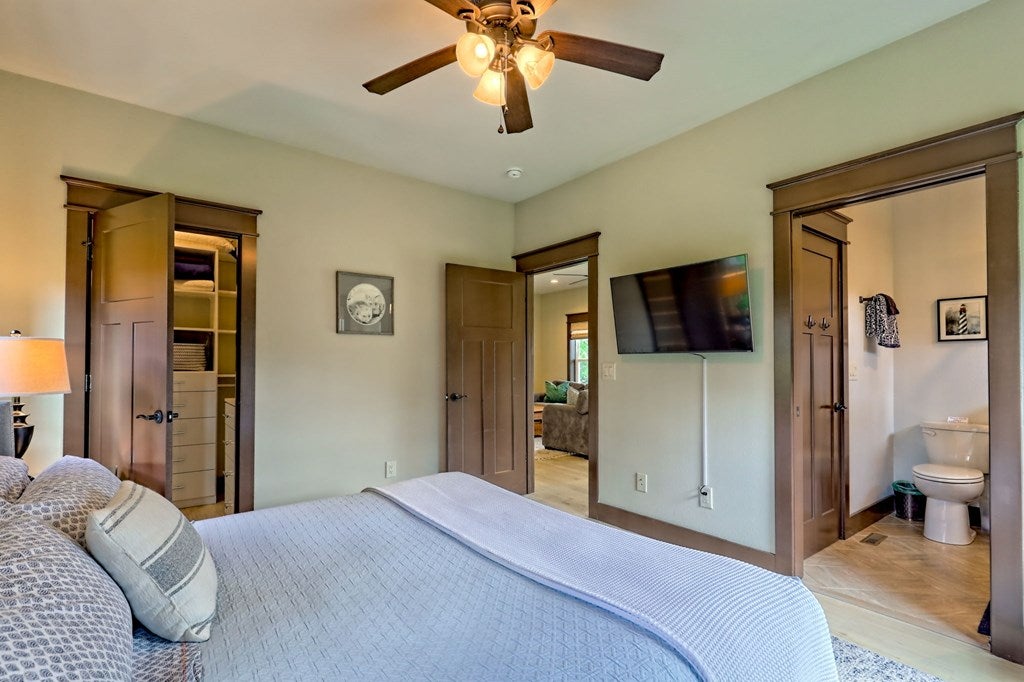 Hiawassee, Georgia, 30546, United States, 2 Bedrooms Bedrooms, ,3 BathroomsBathrooms,Residential,Active,1914769