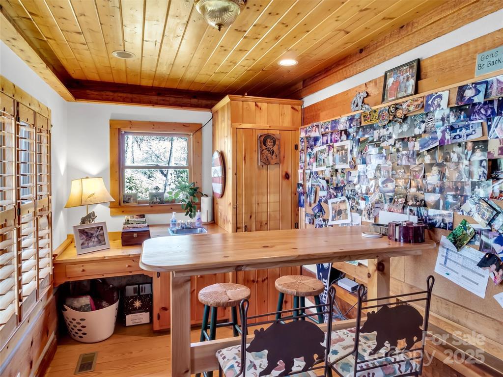 Robbinsville, North Carolina, 28771, United States, 6 Bedrooms Bedrooms, ,4 BathroomsBathrooms,Residential,Active,1764845
