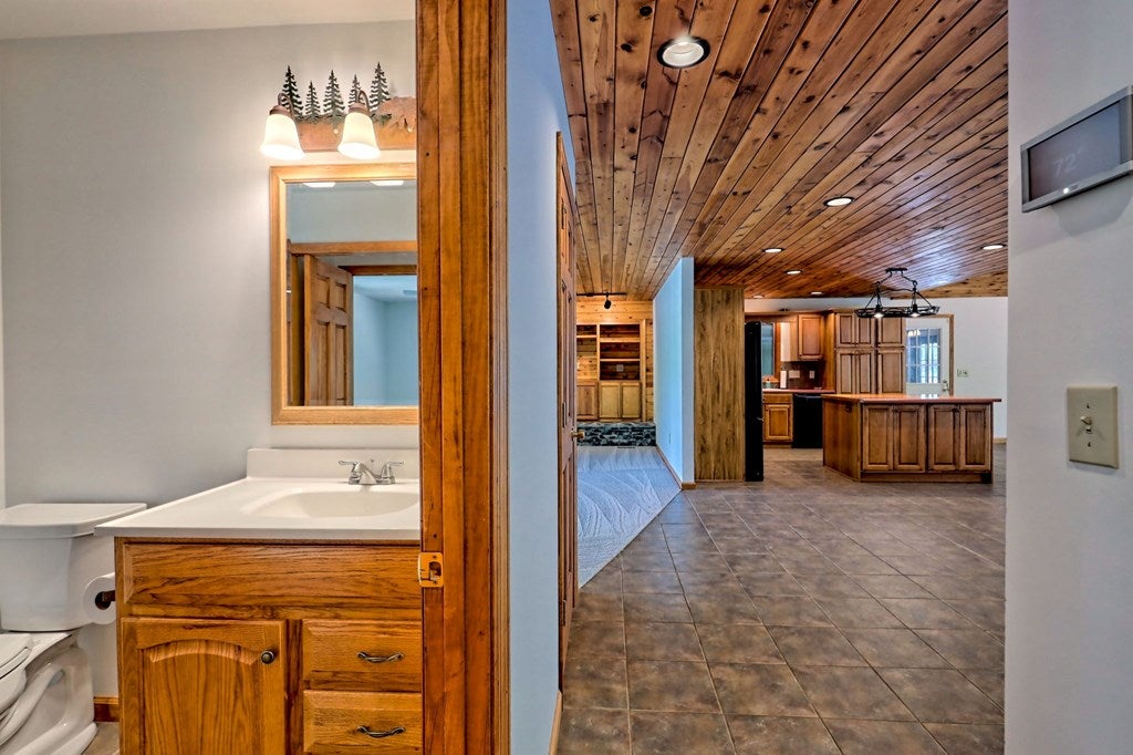 Hiawassee, Georgia, 30546, United States, ,3 BathroomsBathrooms,Residential,Active,1790284