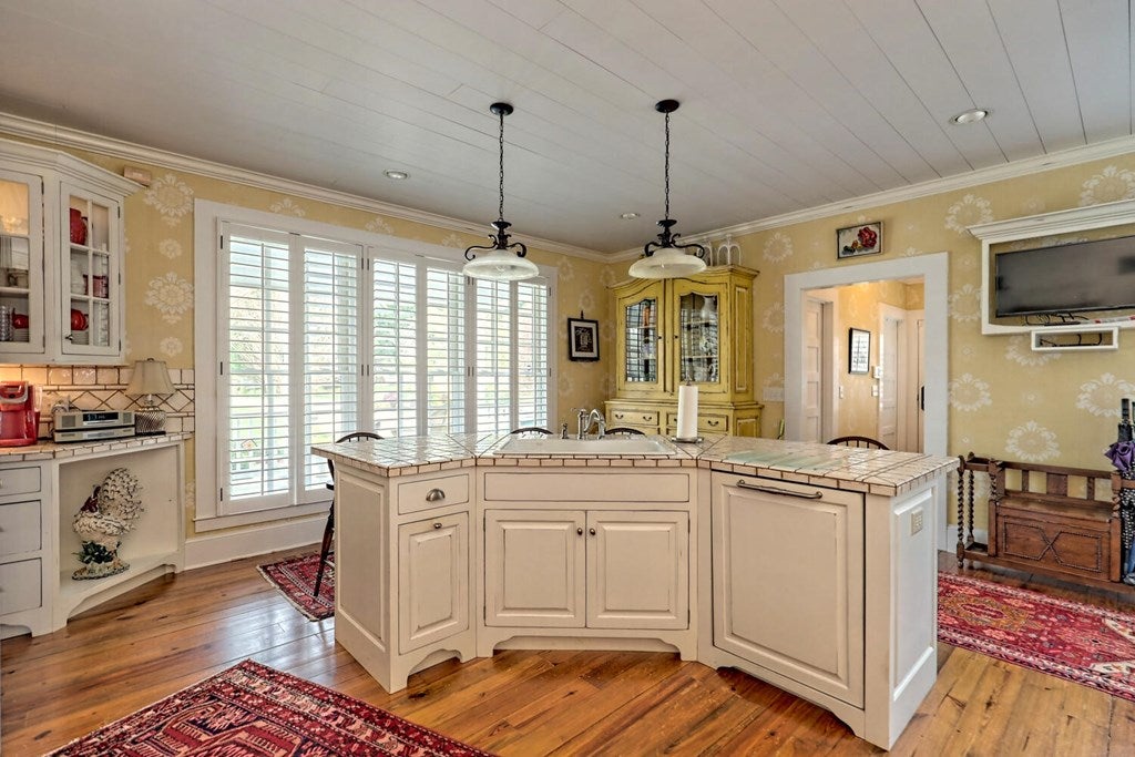 Young Harris, Georgia, 30582, United States, 4 Bedrooms Bedrooms, ,5 BathroomsBathrooms,Residential,Active,1945365