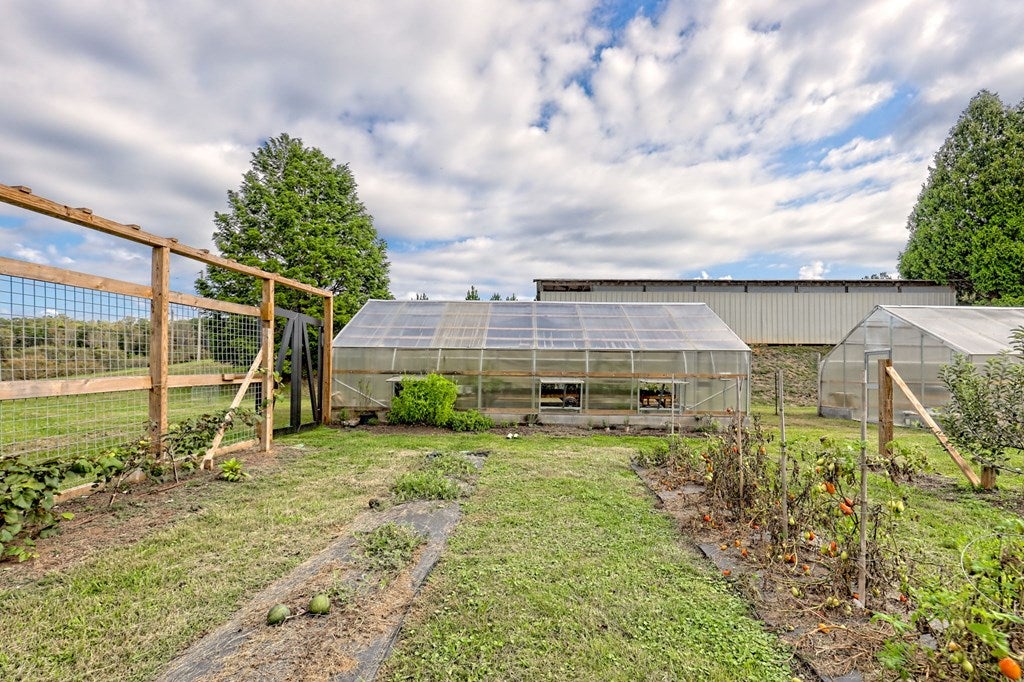Warne, North Carolina, 28909, United States, 5 Bedrooms Bedrooms, ,6 BathroomsBathrooms,Residential,Active,1968111