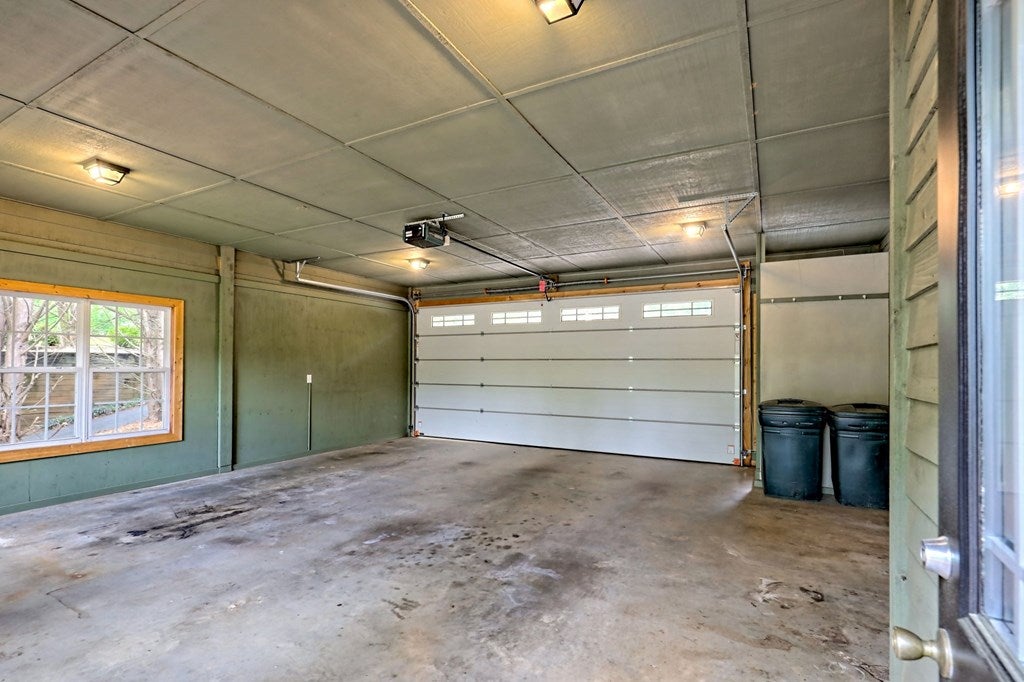 Hiawassee, Georgia, 30546, United States, ,3 BathroomsBathrooms,Residential,Active,1790284