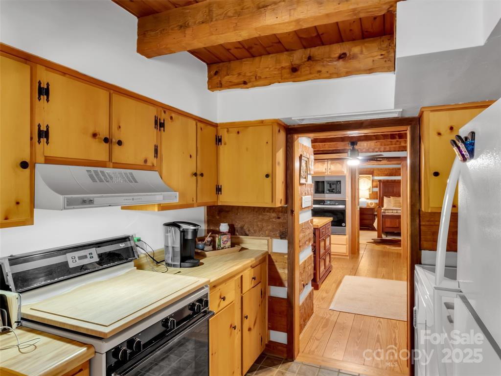 Robbinsville, North Carolina, 28771, United States, 6 Bedrooms Bedrooms, ,4 BathroomsBathrooms,Residential,Active,1764845