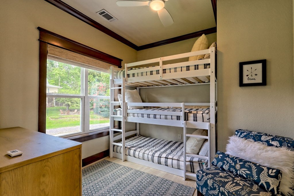 Hiawassee, Georgia, 30546, United States, 2 Bedrooms Bedrooms, ,3 BathroomsBathrooms,Residential,Active,1914769