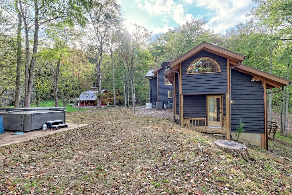 Warne, North Carolina, 28909, United States, 5 Bedrooms Bedrooms, ,6 BathroomsBathrooms,Residential,Active,1968111