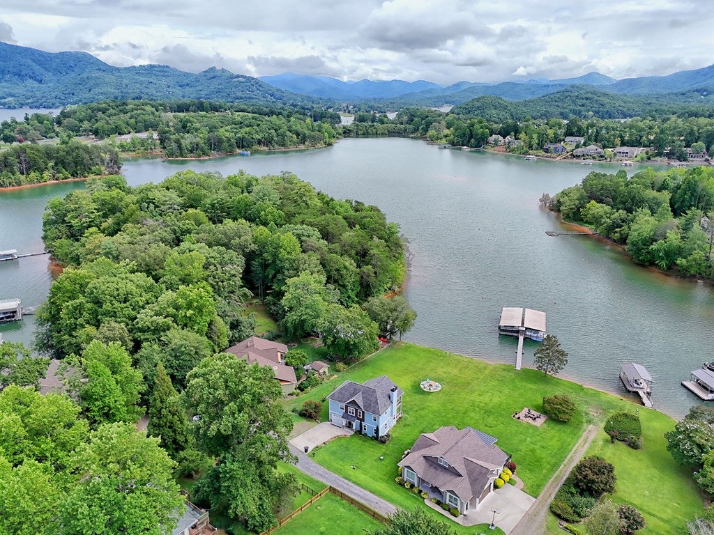 Hiawassee, Georgia, 30546, United States, 2 Bedrooms Bedrooms, ,3 BathroomsBathrooms,Residential,Active,1914769