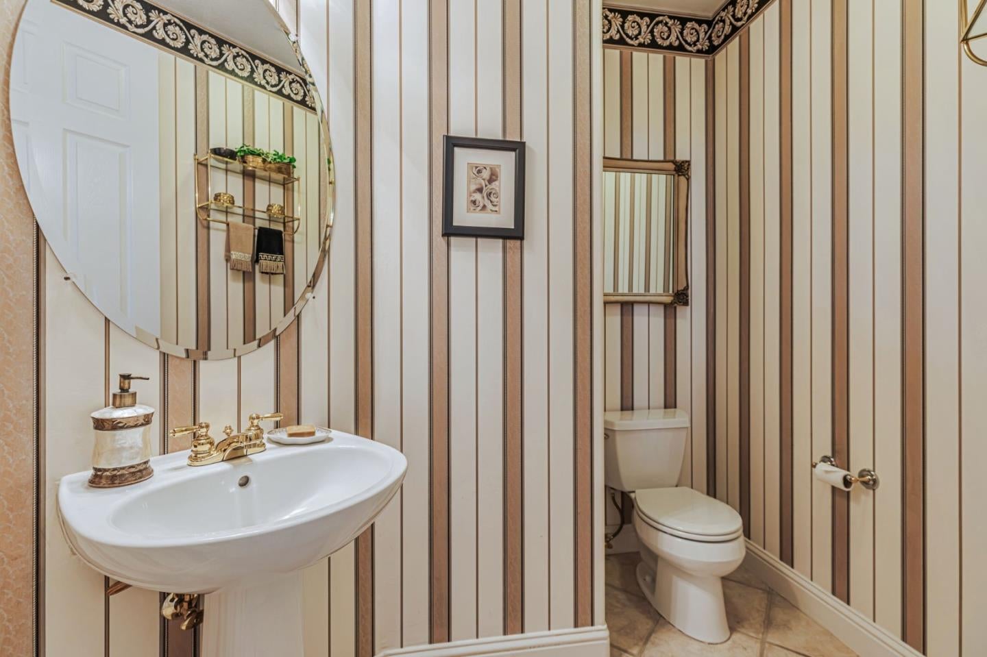 Hollister, California, 95023, United States, 5 Bedrooms Bedrooms, ,4 BathroomsBathrooms,Residential,Active,1904181