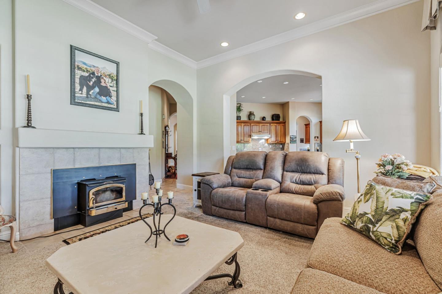 Hollister, California, 95023, United States, 5 Bedrooms Bedrooms, ,4 BathroomsBathrooms,Residential,Active,1904181