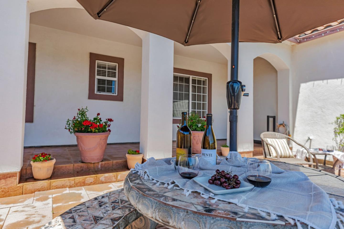 Hollister, California, 95023, United States, 5 Bedrooms Bedrooms, ,4 BathroomsBathrooms,Residential,Active,1904181