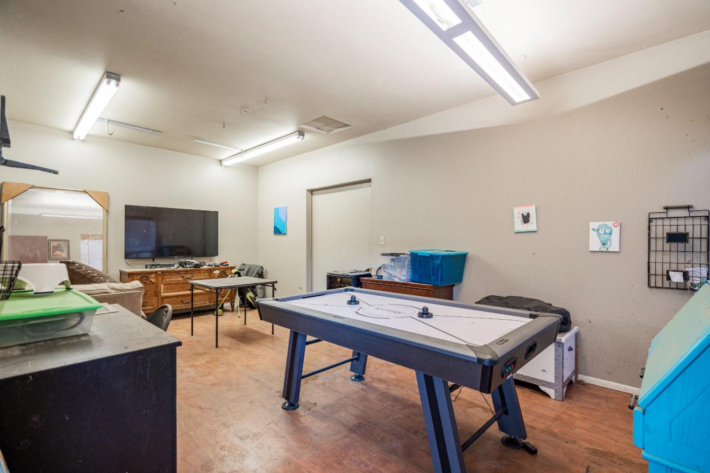 Hollister, California, 95023, United States, 4 Bedrooms Bedrooms, ,4 BathroomsBathrooms,Residential,Active,1943799