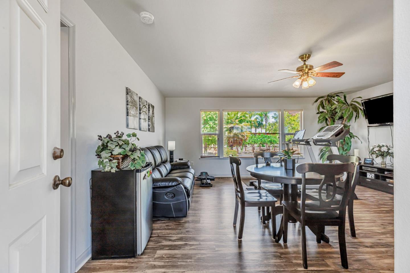 Hollister, California, 95023, United States, 5 Bedrooms Bedrooms, ,4 BathroomsBathrooms,Residential,Active,1904181