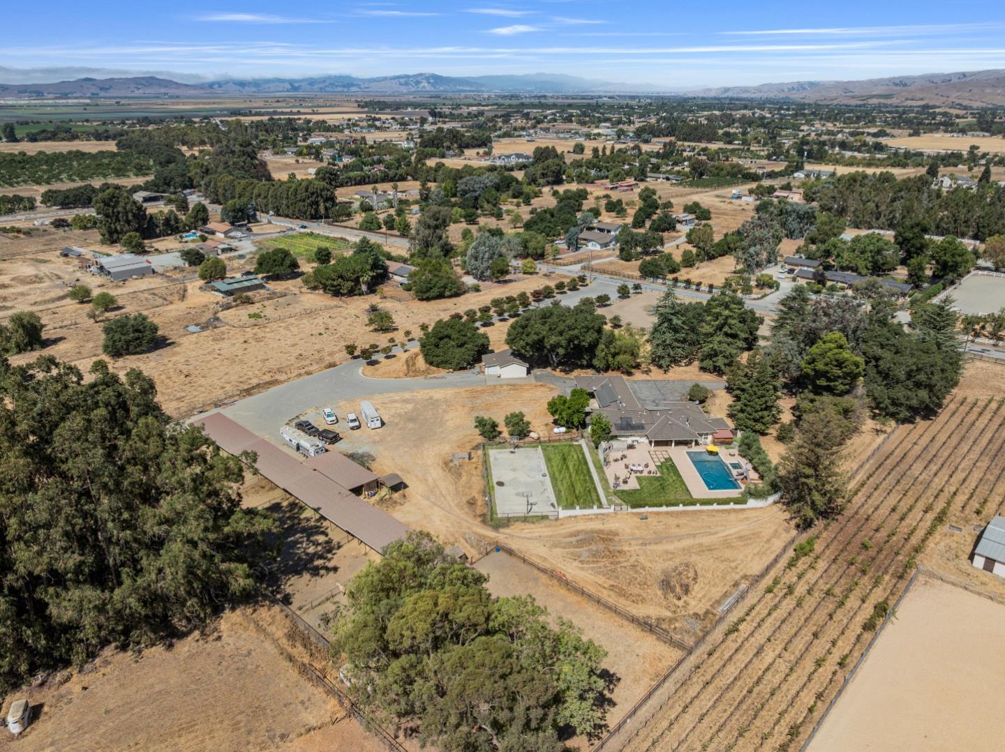 Hollister, California, 95023, United States, 4 Bedrooms Bedrooms, ,4 BathroomsBathrooms,Residential,Active,1943799