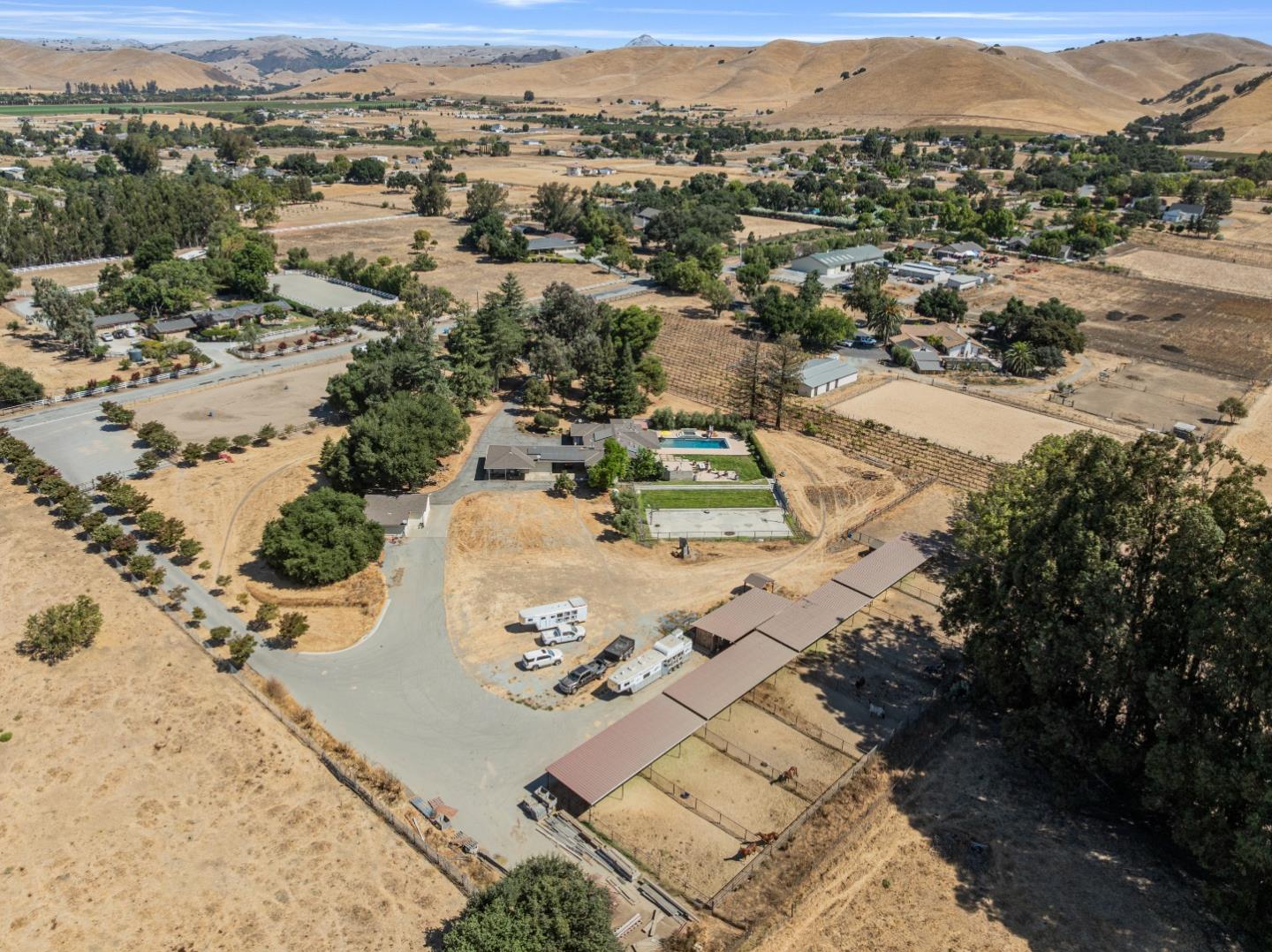 Hollister, California, 95023, United States, 4 Bedrooms Bedrooms, ,4 BathroomsBathrooms,Residential,Active,1943799