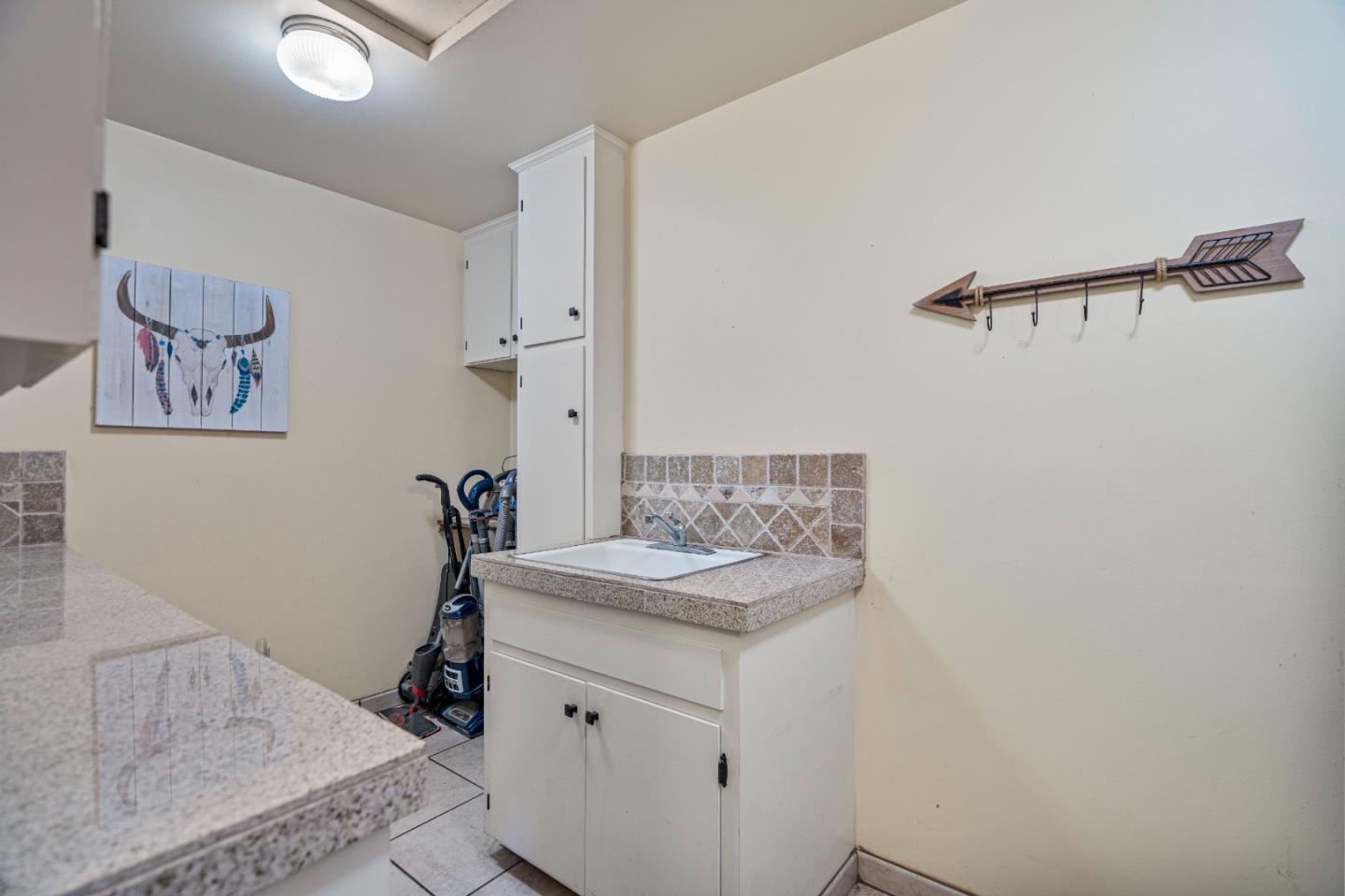 Hollister, California, 95023, United States, 4 Bedrooms Bedrooms, ,4 BathroomsBathrooms,Residential,Active,1943799
