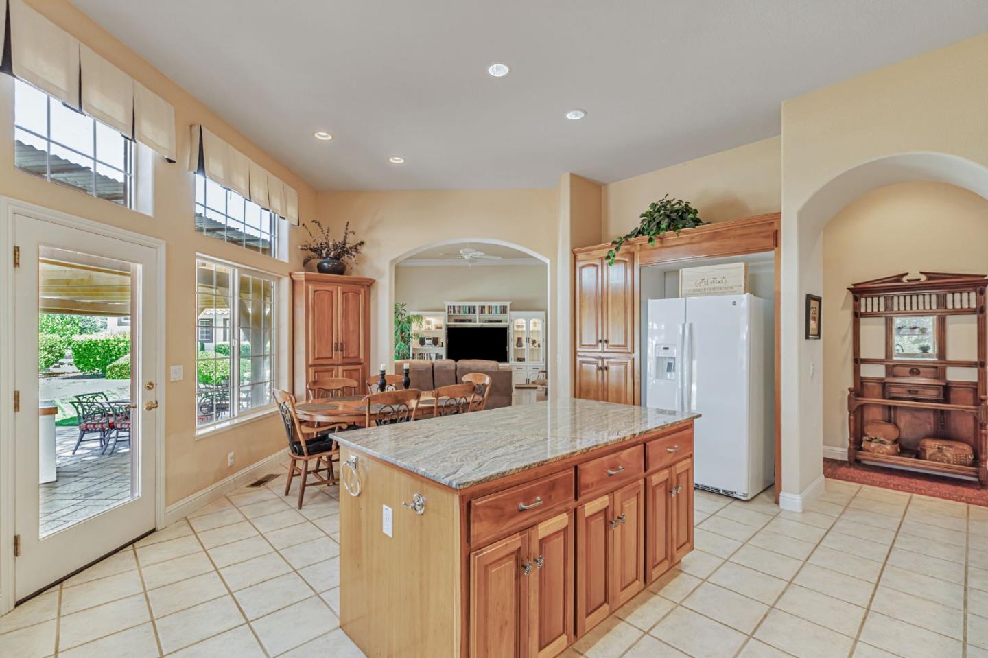 Hollister, California, 95023, United States, 5 Bedrooms Bedrooms, ,4 BathroomsBathrooms,Residential,Active,1904181