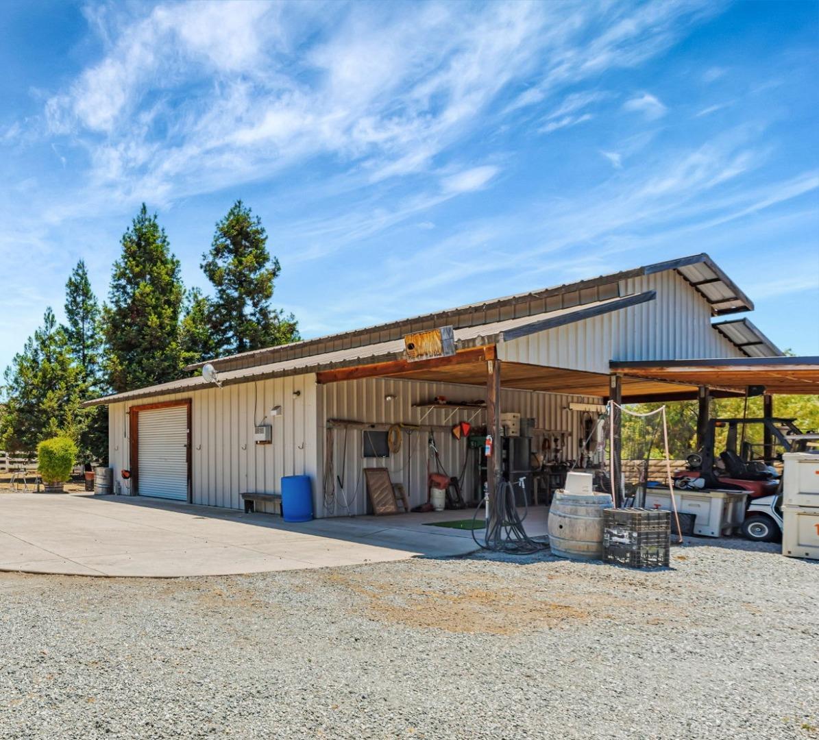 Hollister, California, 95023, United States, 5 Bedrooms Bedrooms, ,4 BathroomsBathrooms,Residential,Active,1904181